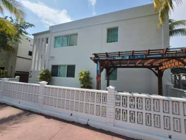 Main picture of 220 Collins Ave