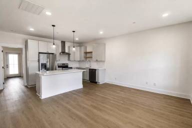 Main picture of 1355 Belfair St