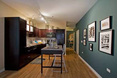 Main picture of 175 W Randolph St
