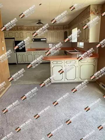 Main picture of SSL 213 1/2 S Main St - C