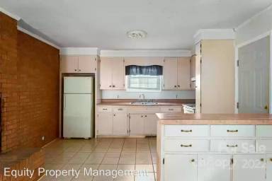 Main picture of 2140 13th Ave NE
