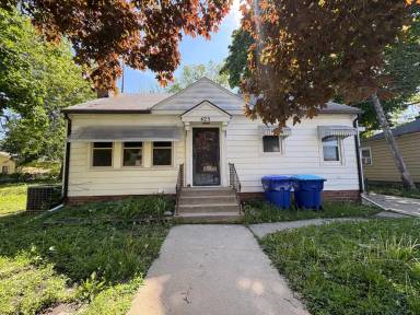 Main picture of 425 3rd Ave SE