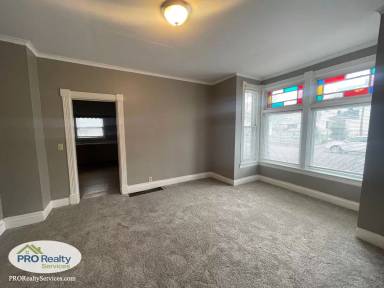 Main picture of 264 Sidney St E