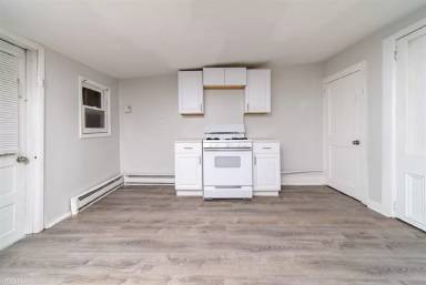 Main picture of 169 Hutton St