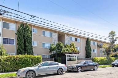 Main picture of 434 E 17th St