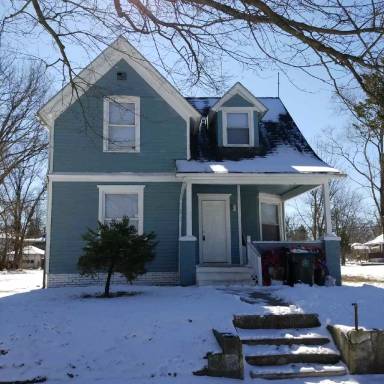 Main picture of 614 E Broadway St