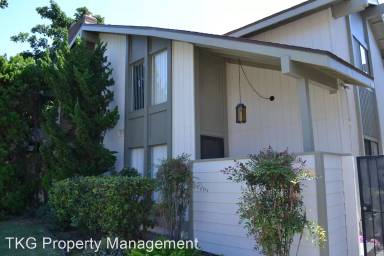 Main picture of 3592 Howard Ave