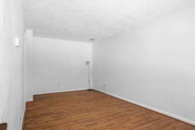 Main picture of 387 Charles St
