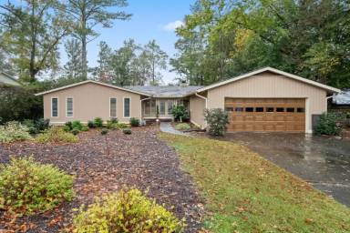 Main picture of 4040 Summit Dr