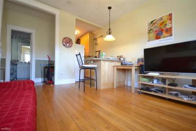 Main picture of 1564 Commonwealth Ave