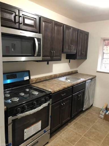 Main picture of 3333 Parkview Ave