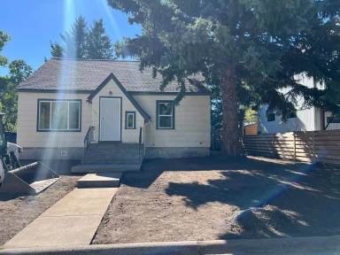 Main picture of 110 E Cottonwood St