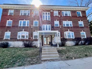 Main picture of 1605 W 37th St