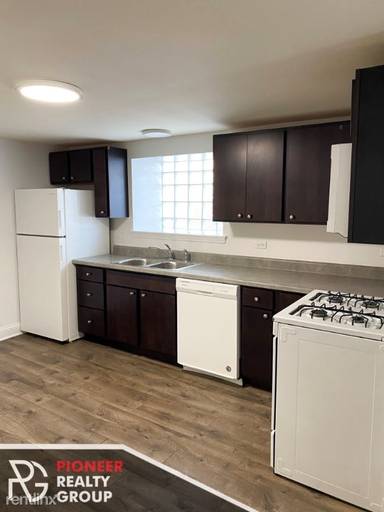 Main picture of 1524 N Kedzie St & 3209-3211 W Pierce St