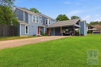 Main picture of 8108 Hood Cir