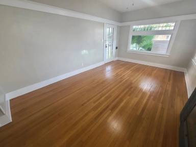 Main picture of 1116 W 40th Pl