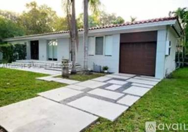 Main picture of 400 Rosaro Ave