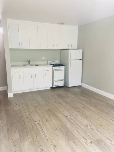Main picture of 5499 Claremont Ave