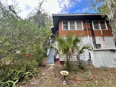 Main picture of 805 NE 2nd St