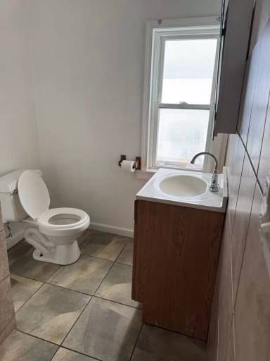 Main picture of 606 W 17th St