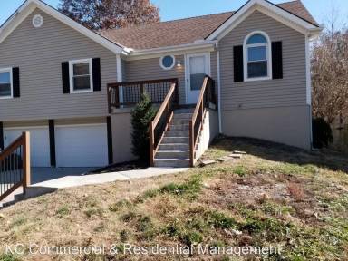 Main picture of 325 SE Bristol Dr