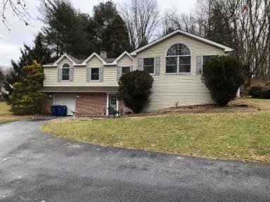 Main picture of 140 Hurley Rd