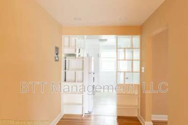 Main picture of 8805 Plymouth St