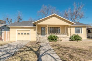 Main picture of 231 Cromwell Dr