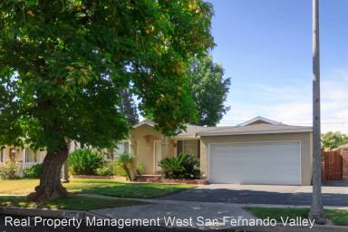 Main picture of 8419 Wakefield Ave