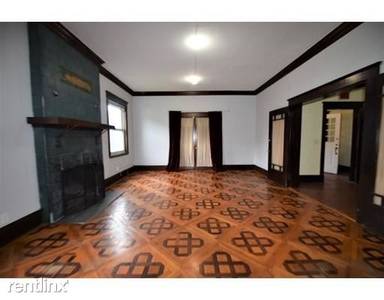 Main picture of 1863 Commonwealth Ave