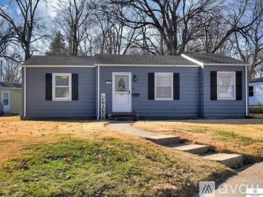 Main picture of 7727 Izard St