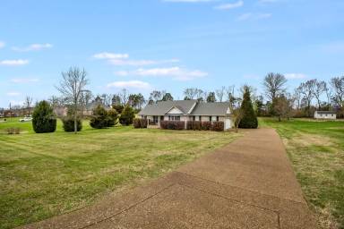 Main picture of 3424 Clegg Dr