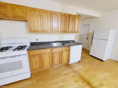 Main picture of 1555 Beacon St