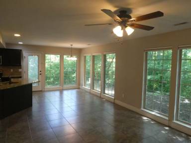 Main picture of 2912 S Scott Blvd