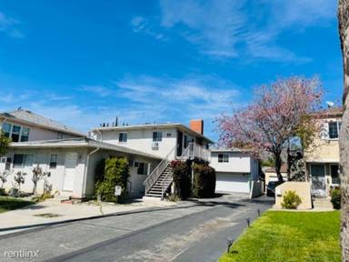 Main picture of 717 1/2 W Glenoaks Blvd