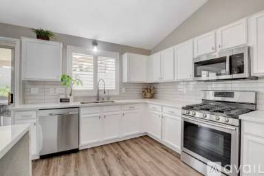 Main picture of 689 Pansy Pl