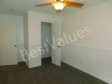 Main picture of 5901 S Perth St