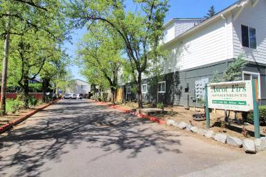 Main picture of 131 NE 149th Pl