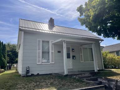 Main picture of 517 E Franklin St