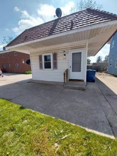 Main picture of 218 S Saint Clair St