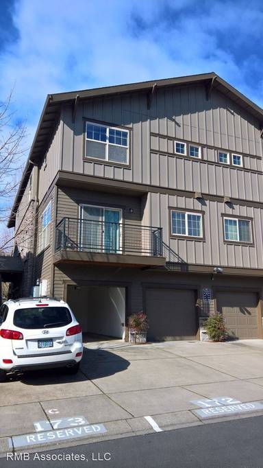 Main picture of 669 NE Garswood Ln