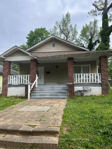Main picture of 957 White St SW