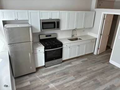 Main picture of 5520 W North Ave