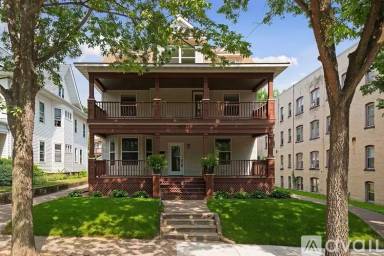 Main picture of 1917 Fremont Ave S