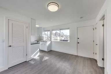 Main picture of 2240 LARKIN Apartments