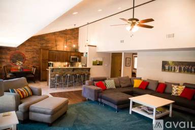Main picture of 1710 Surrey Ln