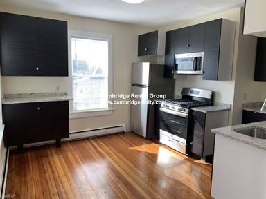 Main picture of 60 Pleasant St