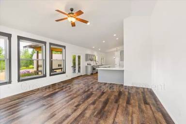 Main picture of 2530 E Edgewood Dr