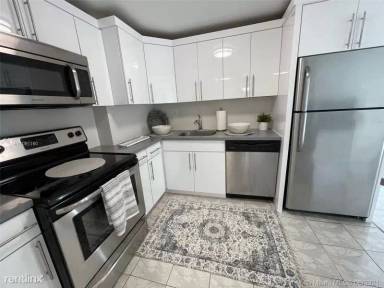 Main picture of 1800 Collins Ave