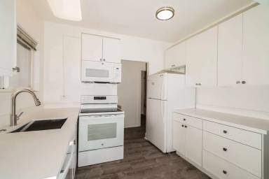 Main picture of 2525 Gilman Dr W